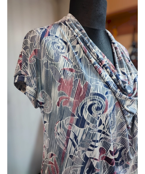 Bluzka z lejącym dekoltem woda z pastelowym mozaikowym wzorem